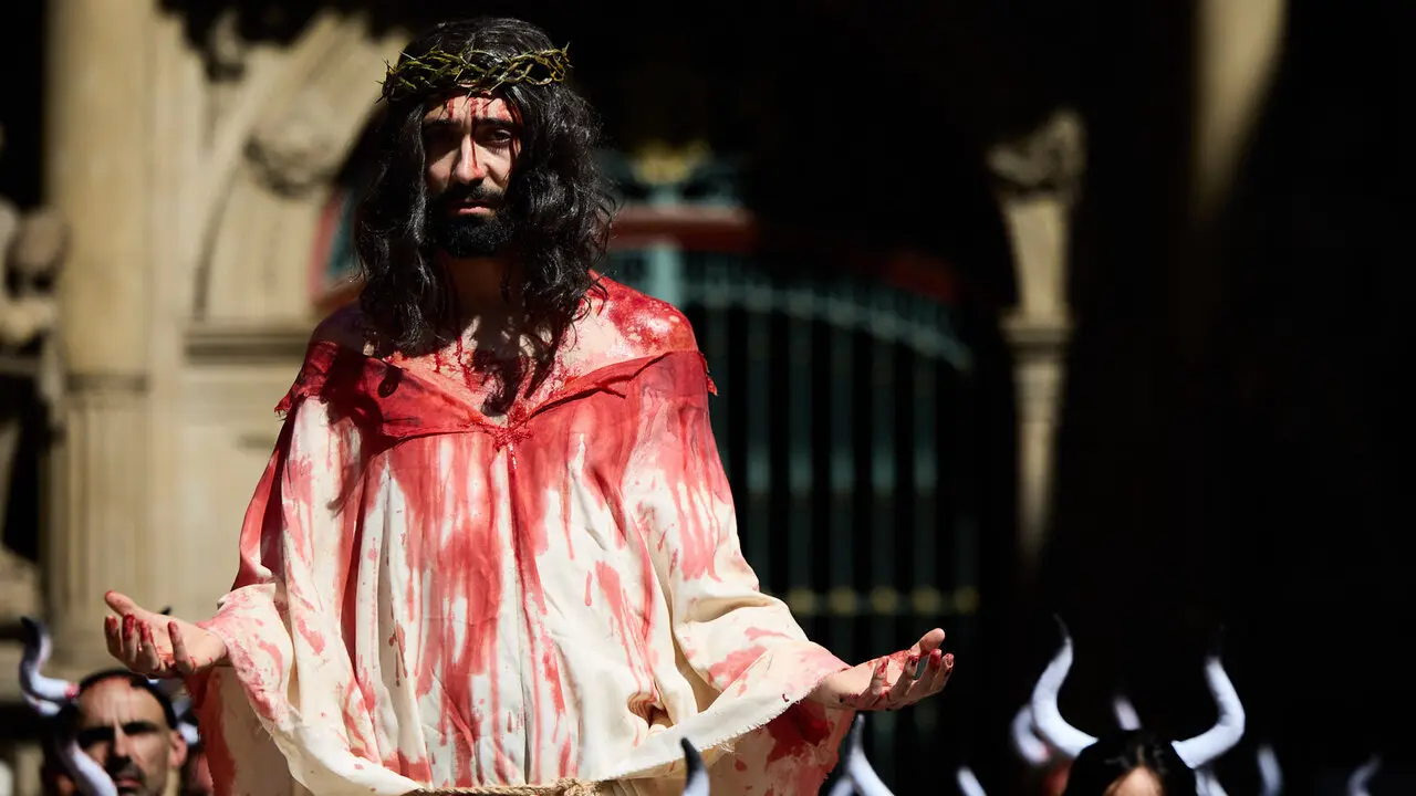 Concentraci&oacute;n de AnimaNaturalis y PETA para exigir el fin de las corridas de toros en v&iacute;speras de las fiestas de San Ferm&iacute;n 2026. I&Ntilde;IGO ALZUGARAY