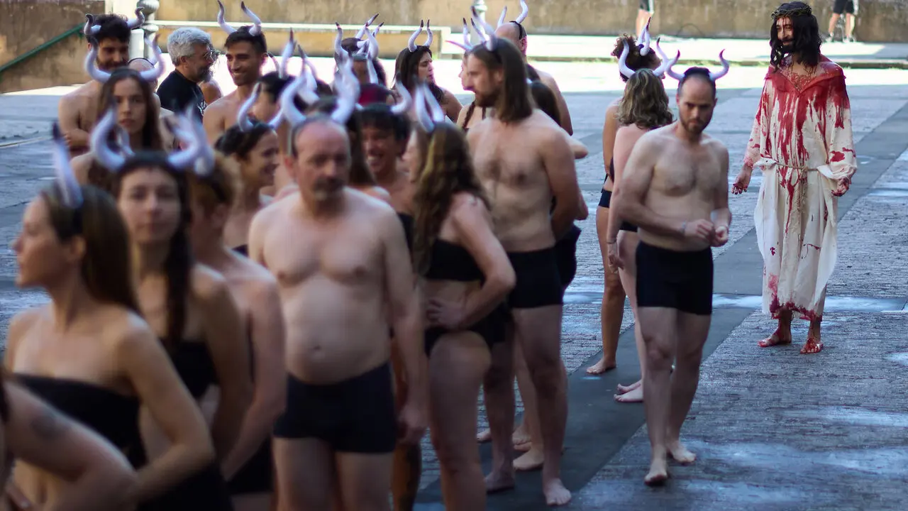Concentraci&oacute;n de AnimaNaturalis y PETA para exigir el fin de las corridas de toros en v&iacute;speras de las fiestas de San Ferm&iacute;n 2026. I&Ntilde;IGO ALZUGARAY