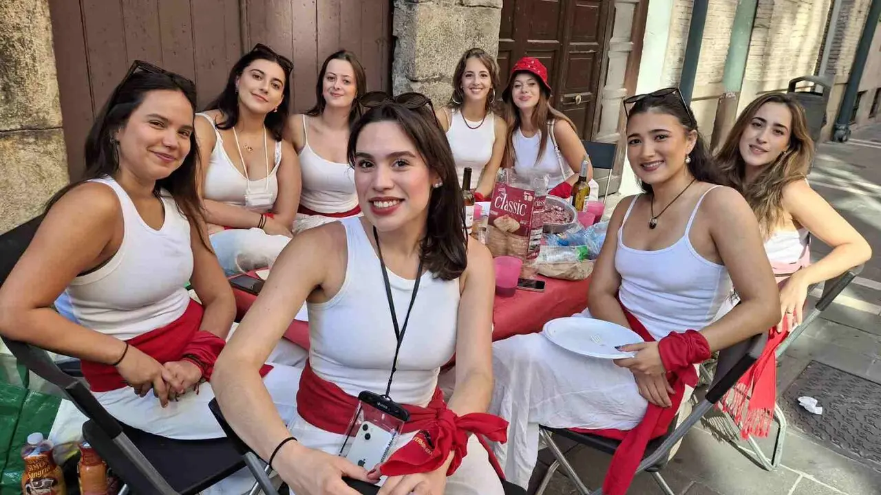 Almuerzos de San Ferm&iacute;n antes del Chupinazo de 2026. JOS&Eacute; MIGUEL MONTES