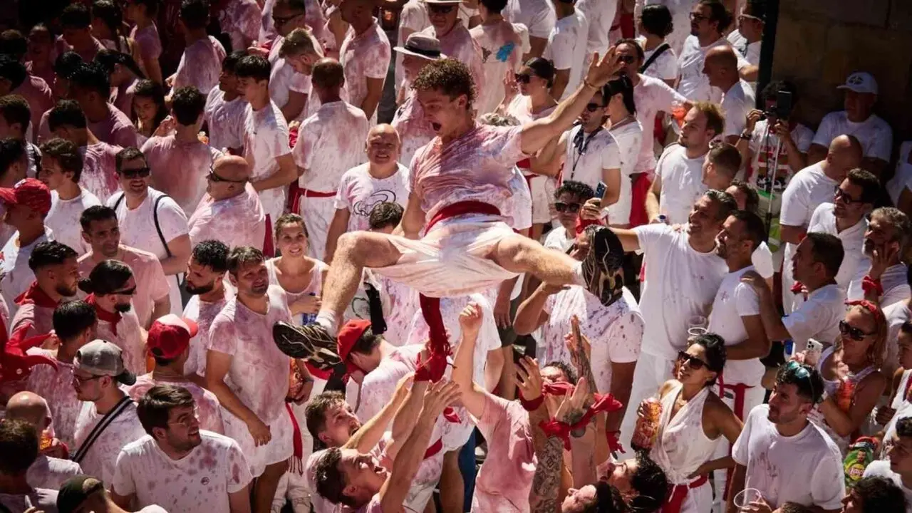 Plaza Consistorial de Pamplona en el chupinazo de inicio de los Sanfermines de 2026. Eduardo Sanz. Europa Press.
