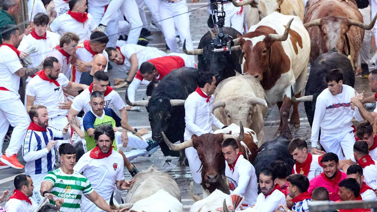 Primer encierro de San Ferm&iacute;n 2026 con toros de Fuente Ymbro. I&Ntilde;IGO ALZUGARAY