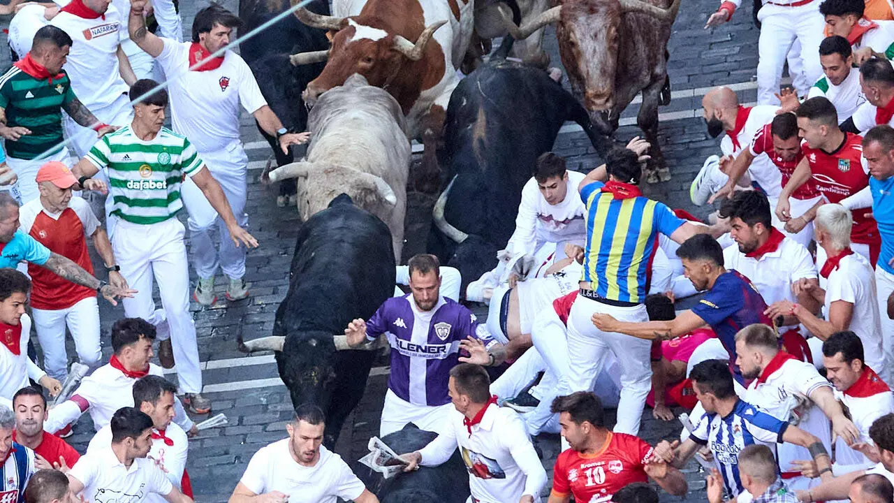 Primer encierro de San Ferm&iacute;n 2026 con toros de Fuente Ymbro. I&Ntilde;IGO ALZUGARAY