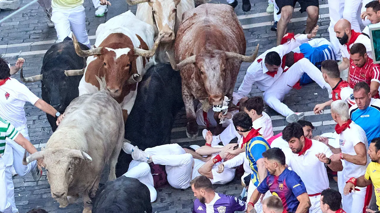 Primer encierro de San Ferm&iacute;n 2026 con toros de Fuente Ymbro. I&Ntilde;IGO ALZUGARAY