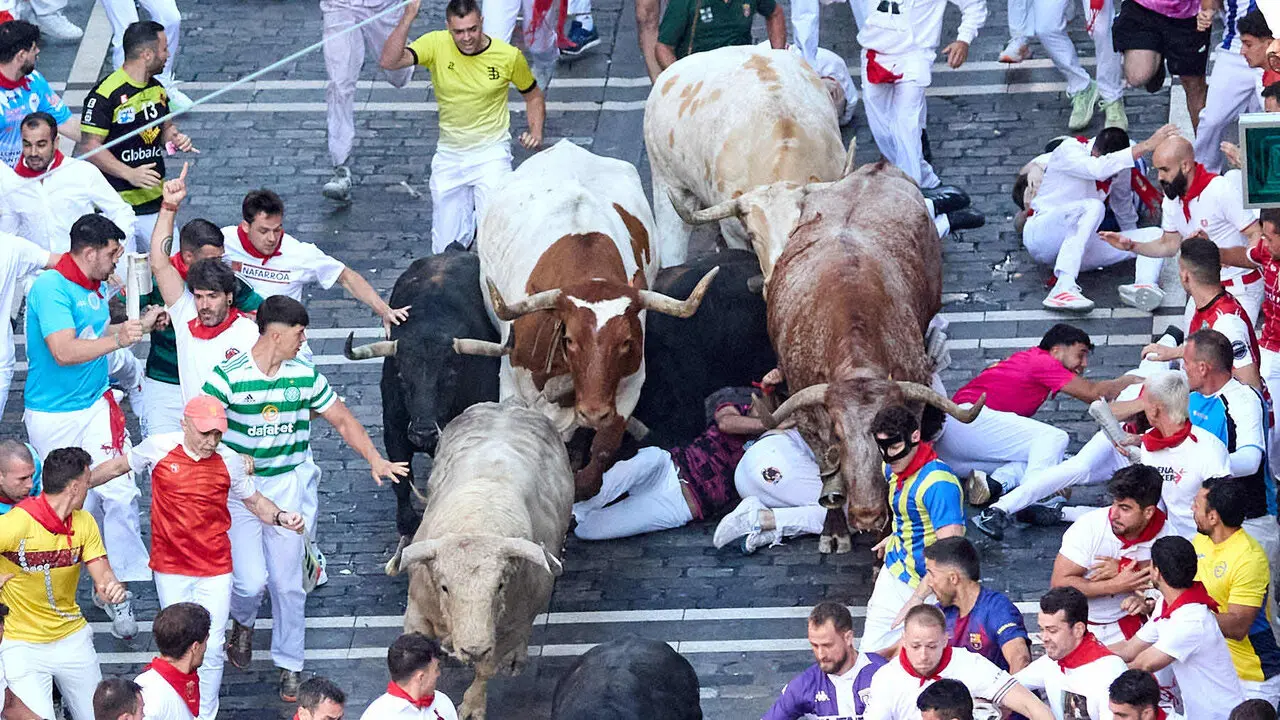 Primer encierro de San Ferm&iacute;n 2026 con toros de Fuente Ymbro. I&Ntilde;IGO ALZUGARAY