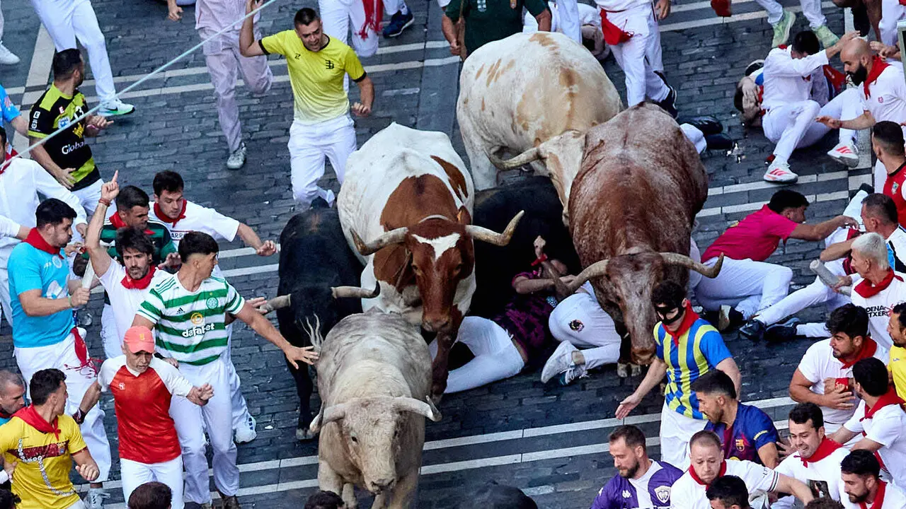 Primer encierro de San Ferm&iacute;n 2026 con toros de Fuente Ymbro. I&Ntilde;IGO ALZUGARAY