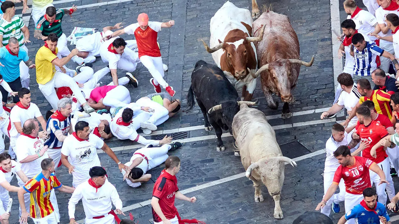 Primer encierro de San Ferm&iacute;n 2026 con toros de Fuente Ymbro. I&Ntilde;IGO ALZUGARAY