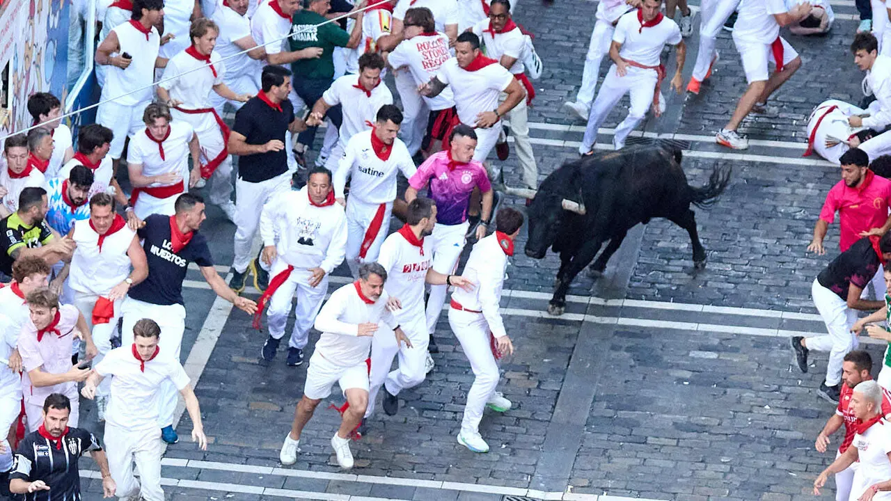 Primer encierro de San Ferm&iacute;n 2026 con toros de Fuente Ymbro. I&Ntilde;IGO ALZUGARAY