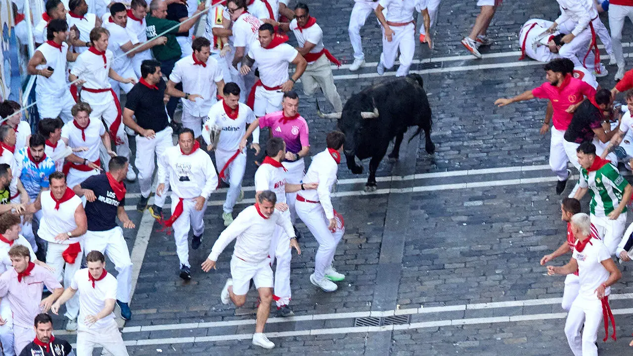 Primer encierro de San Ferm&iacute;n 2026 con toros de Fuente Ymbro. I&Ntilde;IGO ALZUGARAY