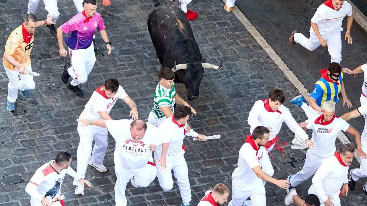 Primer encierro de San Ferm&iacute;n 2026 con toros de Fuente Ymbro. I&Ntilde;IGO ALZUGARAY