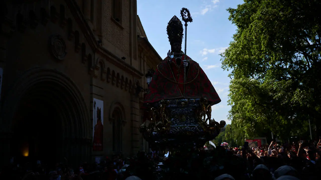 San Ferm&iacute;n recorre las calles de Pamplona en honor a sus fiestas durante 2026. PABLO LASAOSA