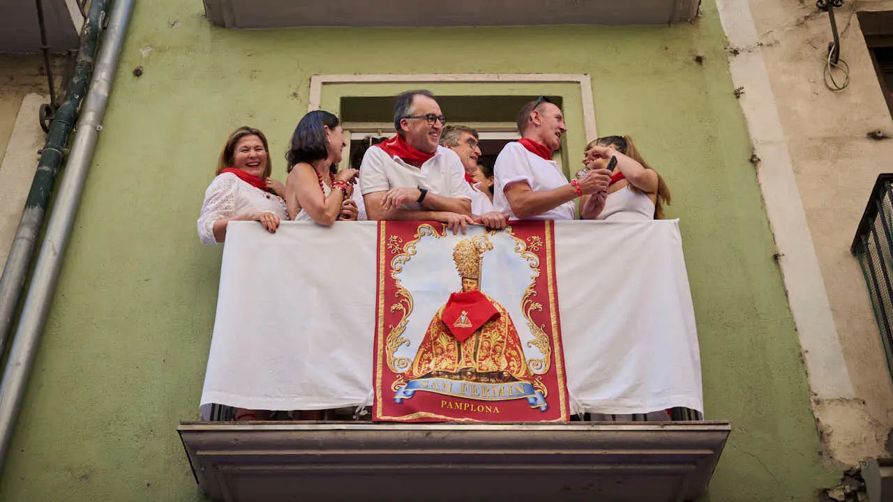 San Ferm&iacute;n recorre las calles de Pamplona en honor a sus fiestas durante 2026. PABLO LASAOSA