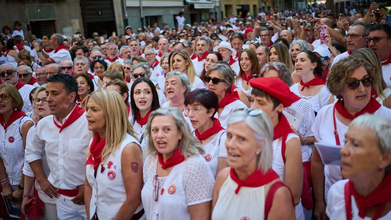 San Ferm&iacute;n recorre las calles de Pamplona en honor a sus fiestas durante 2026. PABLO LASAOSA