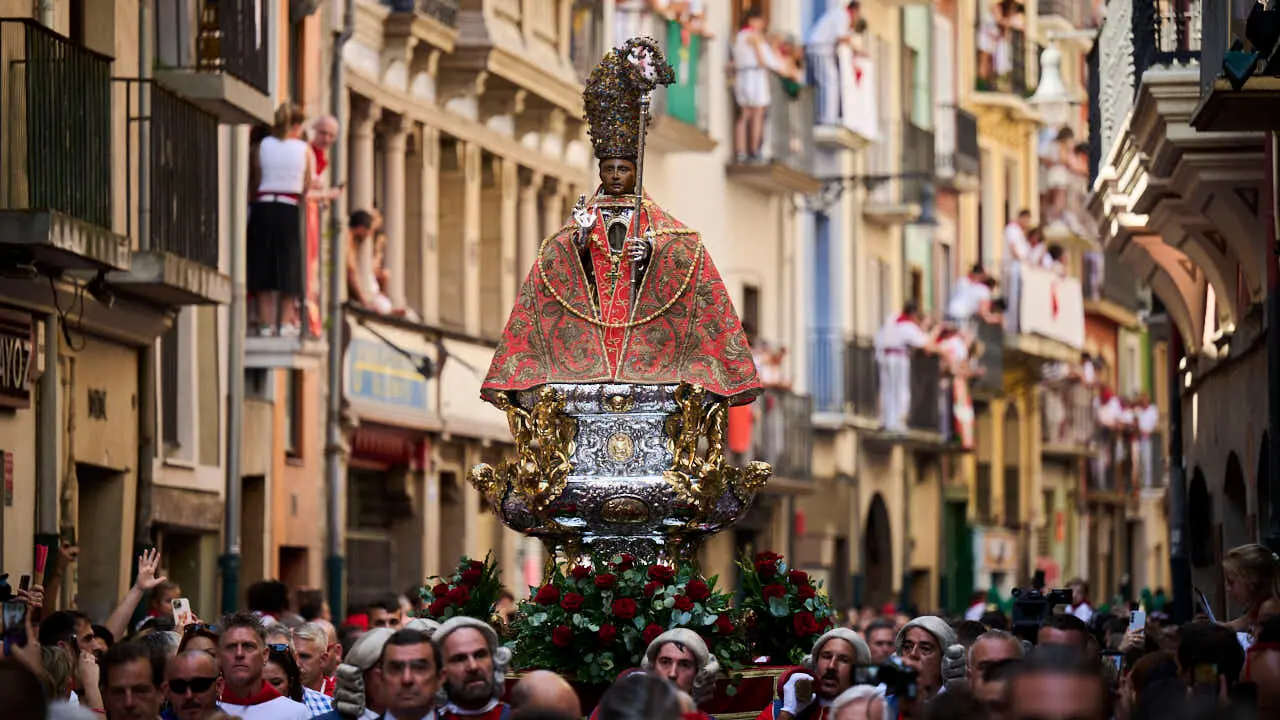 San Ferm&iacute;n recorre las calles de Pamplona en honor a sus fiestas durante 2026. PABLO LASAOSA