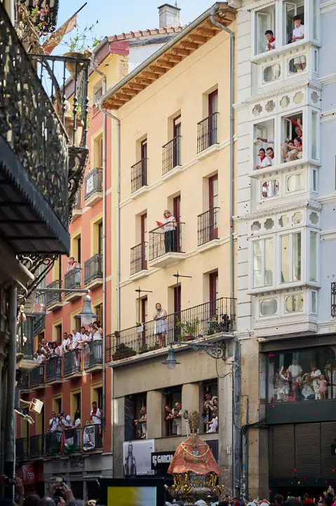 San Ferm&iacute;n recorre las calles de Pamplona en honor a sus fiestas durante 2026. PABLO LASAOSA