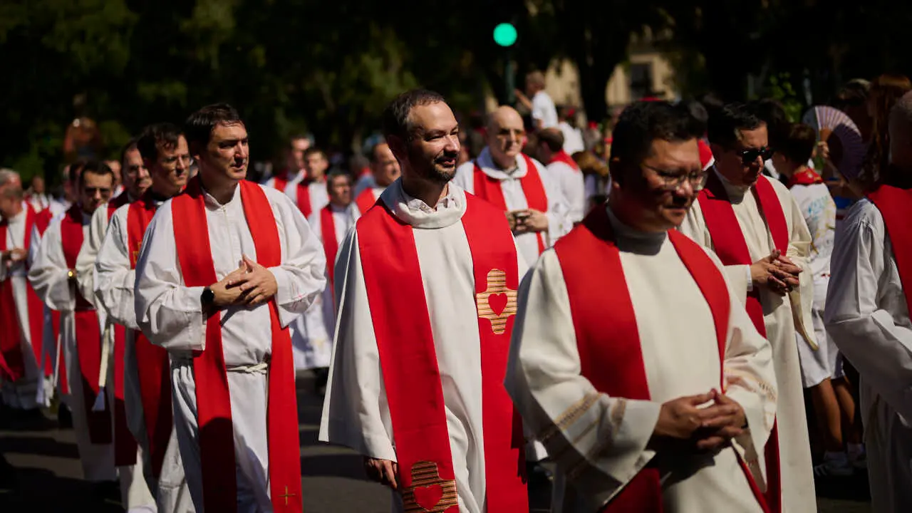 San Ferm&iacute;n recorre las calles de Pamplona en honor a sus fiestas durante 2026. PABLO LASAOSA