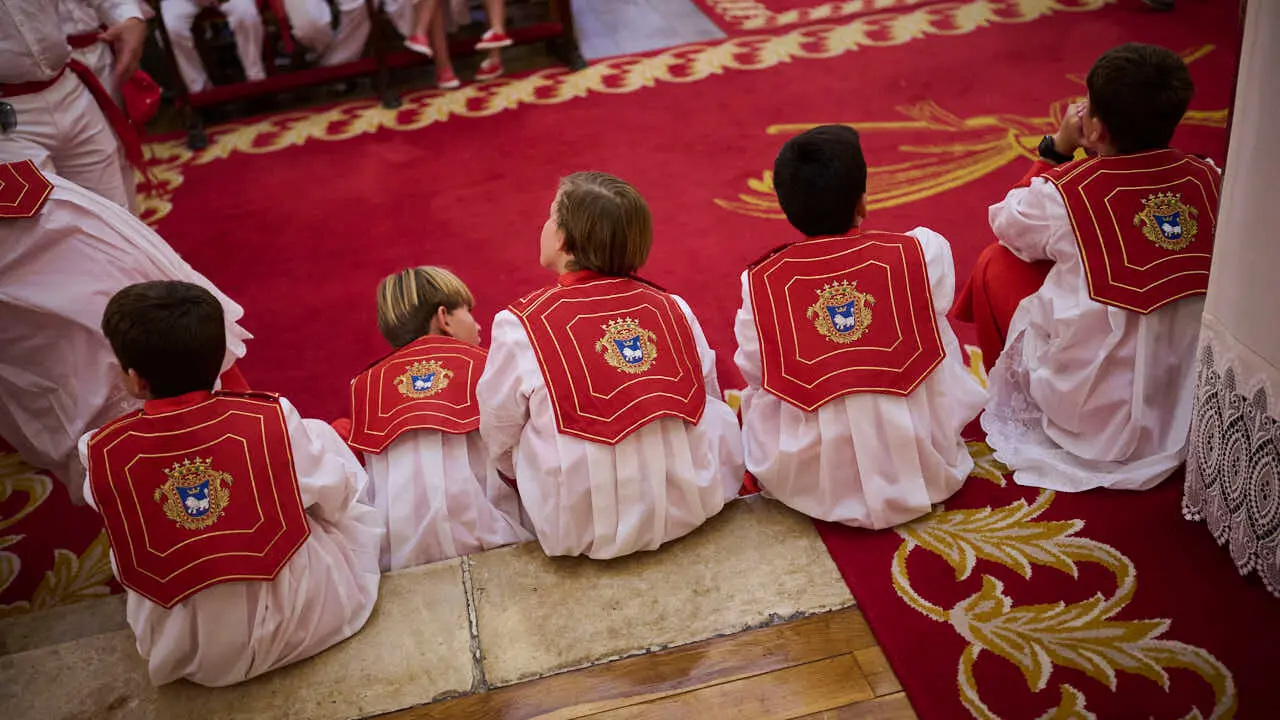 San Ferm&iacute;n recorre las calles de Pamplona en honor a sus fiestas durante 2026. PABLO LASAOSA
