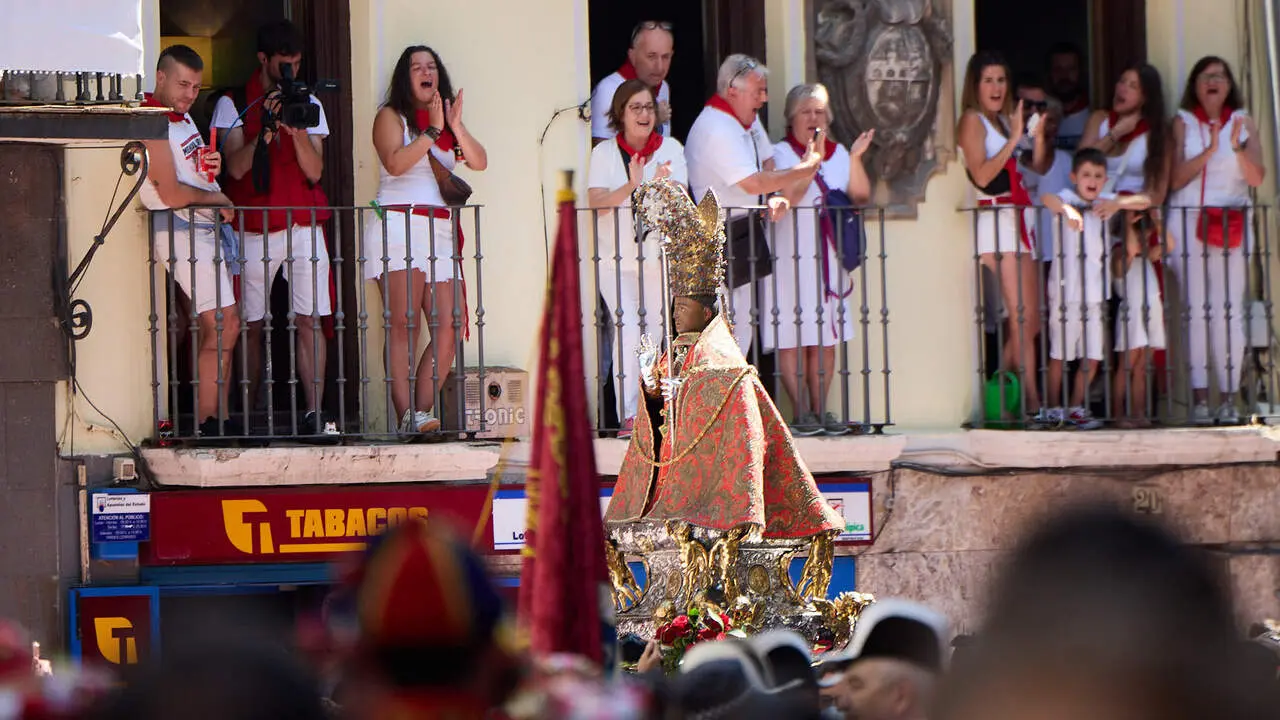 Procesi&oacute;n de San Ferm&iacute;n 2026 por las calles de Pamplona. I&Ntilde;IGO ALZUGARAY