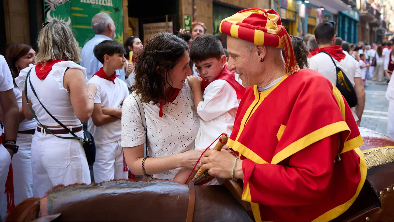 Procesi&oacute;n de San Ferm&iacute;n 2026 por las calles de Pamplona. I&Ntilde;IGO ALZUGARAY