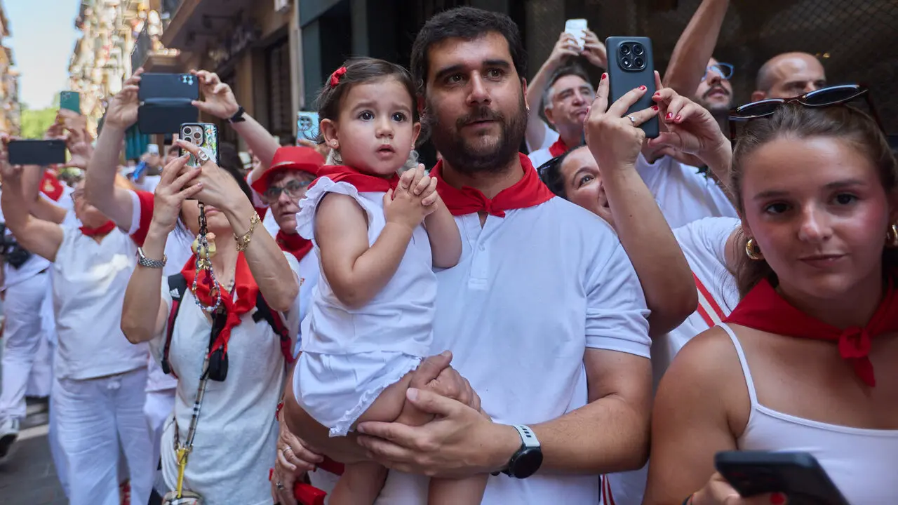 Procesi&oacute;n de San Ferm&iacute;n 2026 por las calles de Pamplona. I&Ntilde;IGO ALZUGARAY