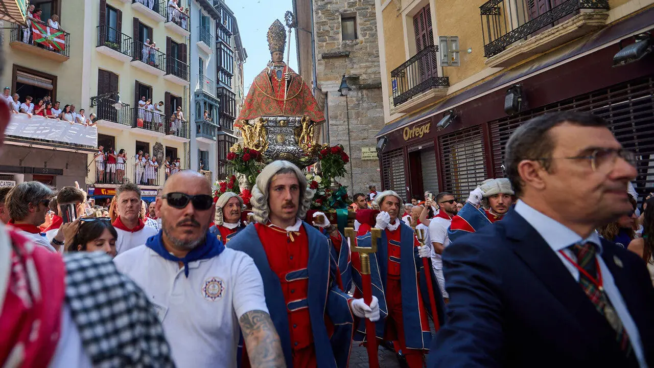 Procesi&oacute;n de San Ferm&iacute;n 2026 por las calles de Pamplona. I&Ntilde;IGO ALZUGARAY