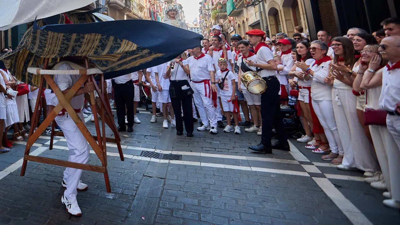Procesi&oacute;n de San Ferm&iacute;n 2026 por las calles de Pamplona. I&Ntilde;IGO ALZUGARAY