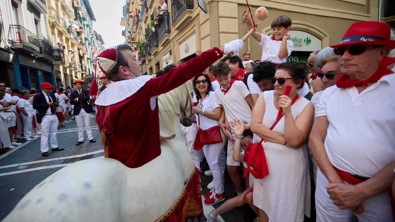 Procesi&oacute;n de San Ferm&iacute;n 2026 por las calles de Pamplona. I&Ntilde;IGO ALZUGARAY