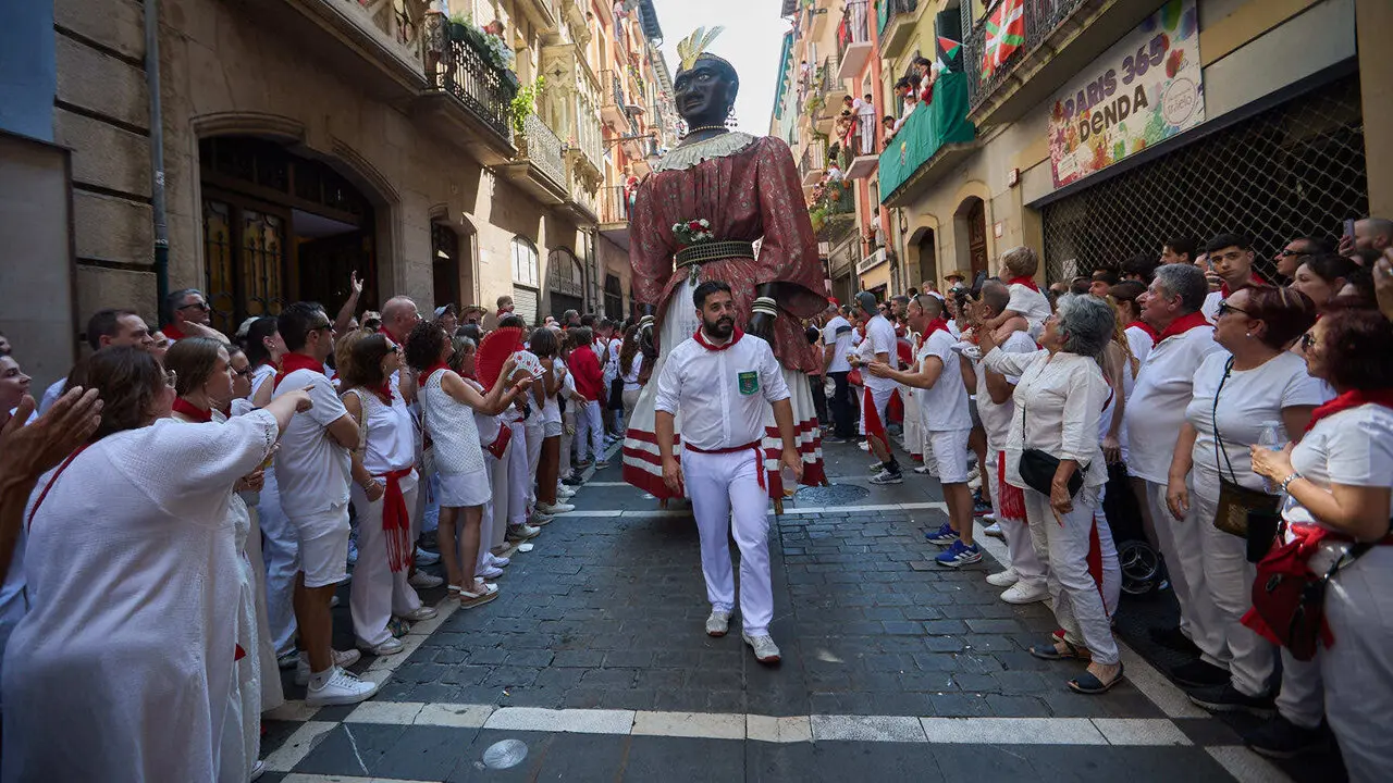 Procesi&oacute;n de San Ferm&iacute;n 2026 por las calles de Pamplona. I&Ntilde;IGO ALZUGARAY