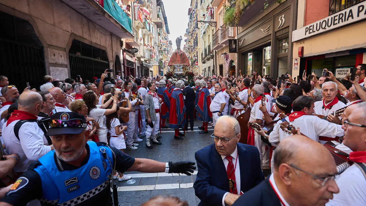 Procesi&oacute;n de San Ferm&iacute;n 2026 por las calles de Pamplona. I&Ntilde;IGO ALZUGARAY
