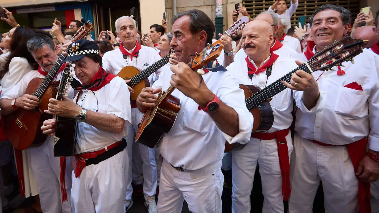 Procesi&oacute;n de San Ferm&iacute;n 2026 por las calles de Pamplona. I&Ntilde;IGO ALZUGARAY