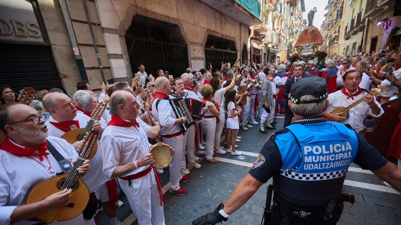 Procesi&oacute;n de San Ferm&iacute;n 2026 por las calles de Pamplona. I&Ntilde;IGO ALZUGARAY