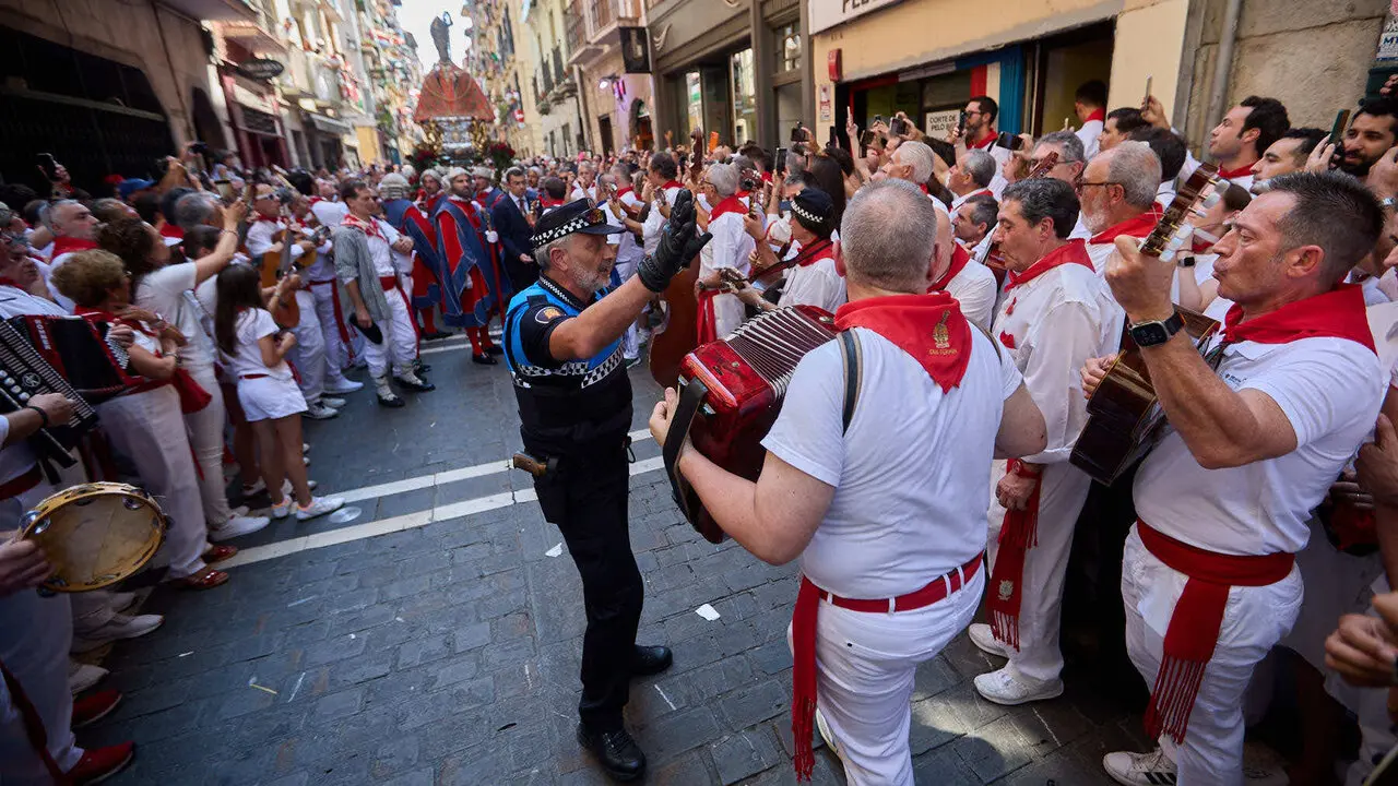 Procesi&oacute;n de San Ferm&iacute;n 2026 por las calles de Pamplona. I&Ntilde;IGO ALZUGARAY