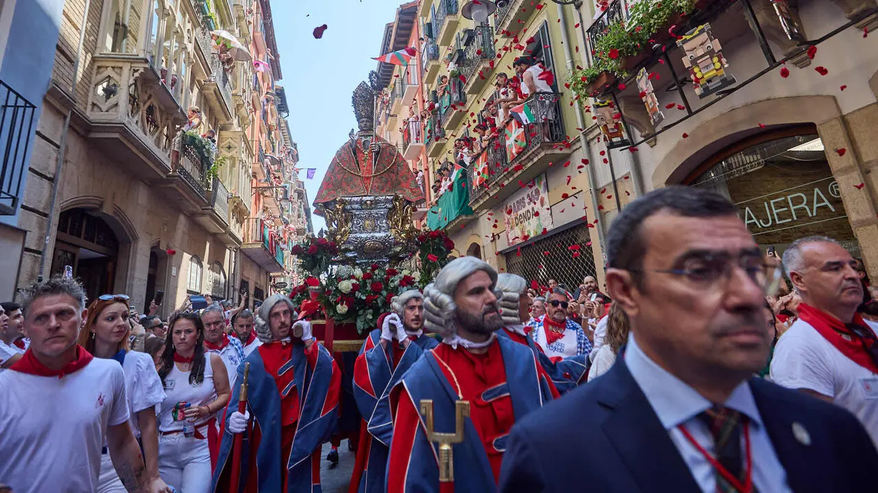 Procesi&oacute;n de San Ferm&iacute;n 2026 por las calles de Pamplona. I&Ntilde;IGO ALZUGARAY