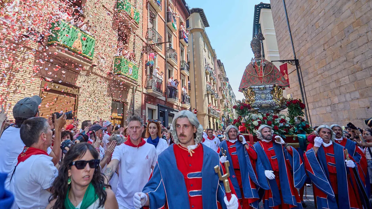 Procesi&oacute;n de San Ferm&iacute;n 2026 por las calles de Pamplona. I&Ntilde;IGO ALZUGARAY