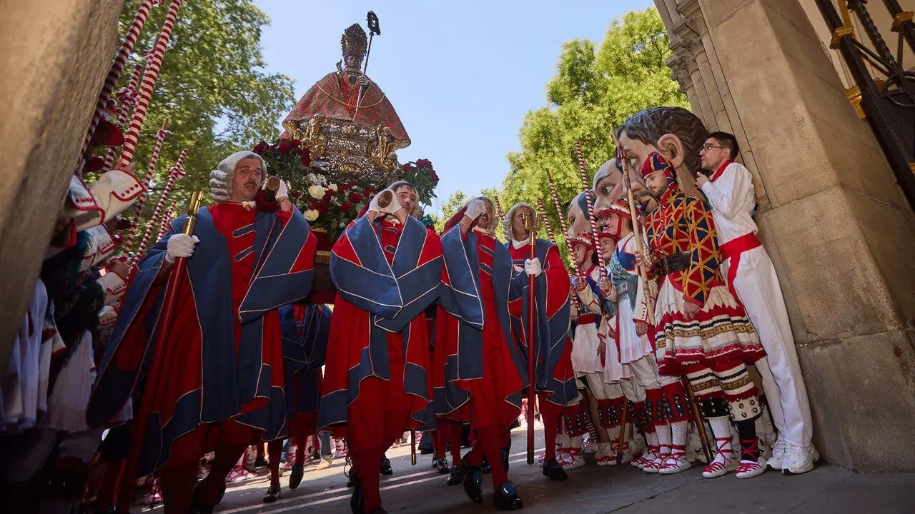 Procesi&oacute;n de San Ferm&iacute;n 2026 por las calles de Pamplona. I&Ntilde;IGO ALZUGARAY