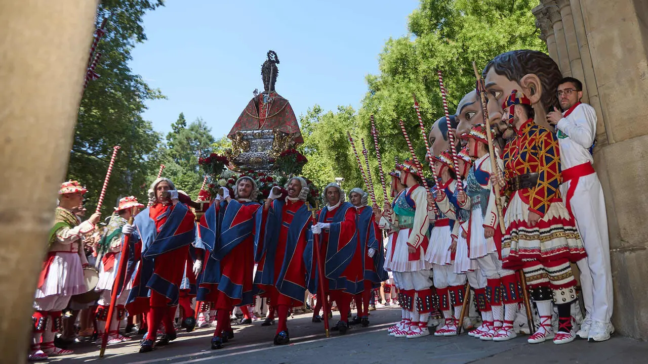 Procesi&oacute;n de San Ferm&iacute;n 2026 por las calles de Pamplona. I&Ntilde;IGO ALZUGARAY