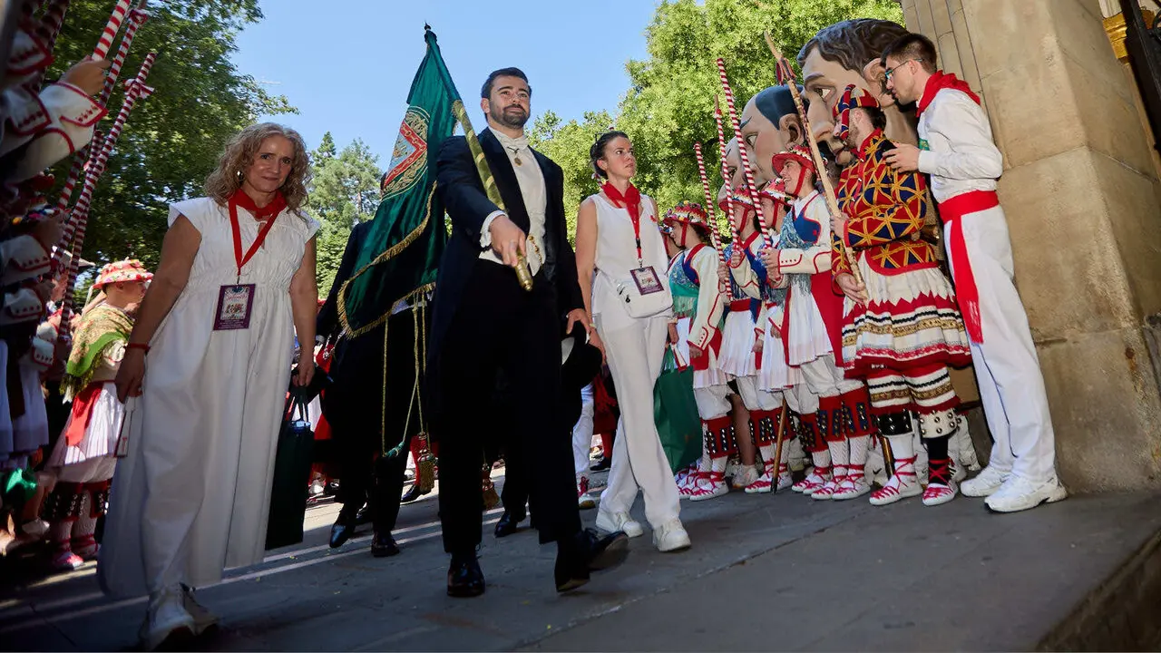 Procesi&oacute;n de San Ferm&iacute;n 2026 por las calles de Pamplona. I&Ntilde;IGO ALZUGARAY