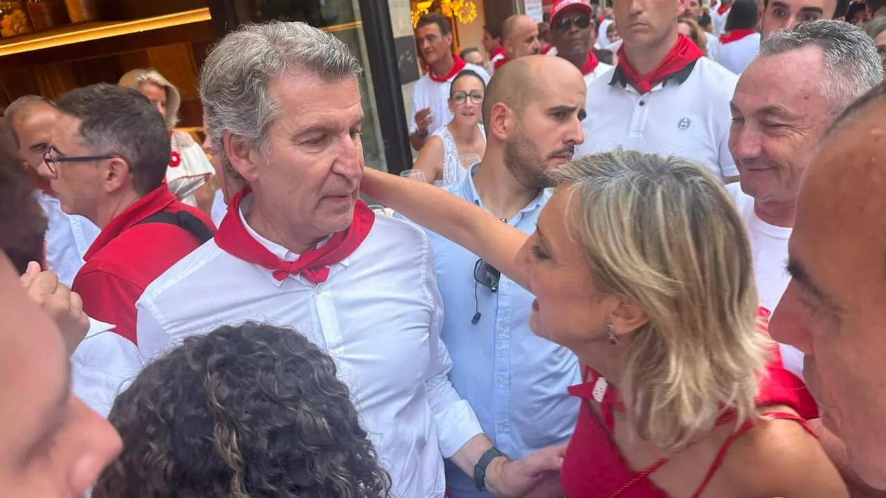 Alberto N&uacute;&ntilde;ez Feij&oacute;o, junto a dirigentes del PP de Navarra y de UPN, durante su visita a Pamplona en San Ferm&iacute;n. IGNACIO MURILLO