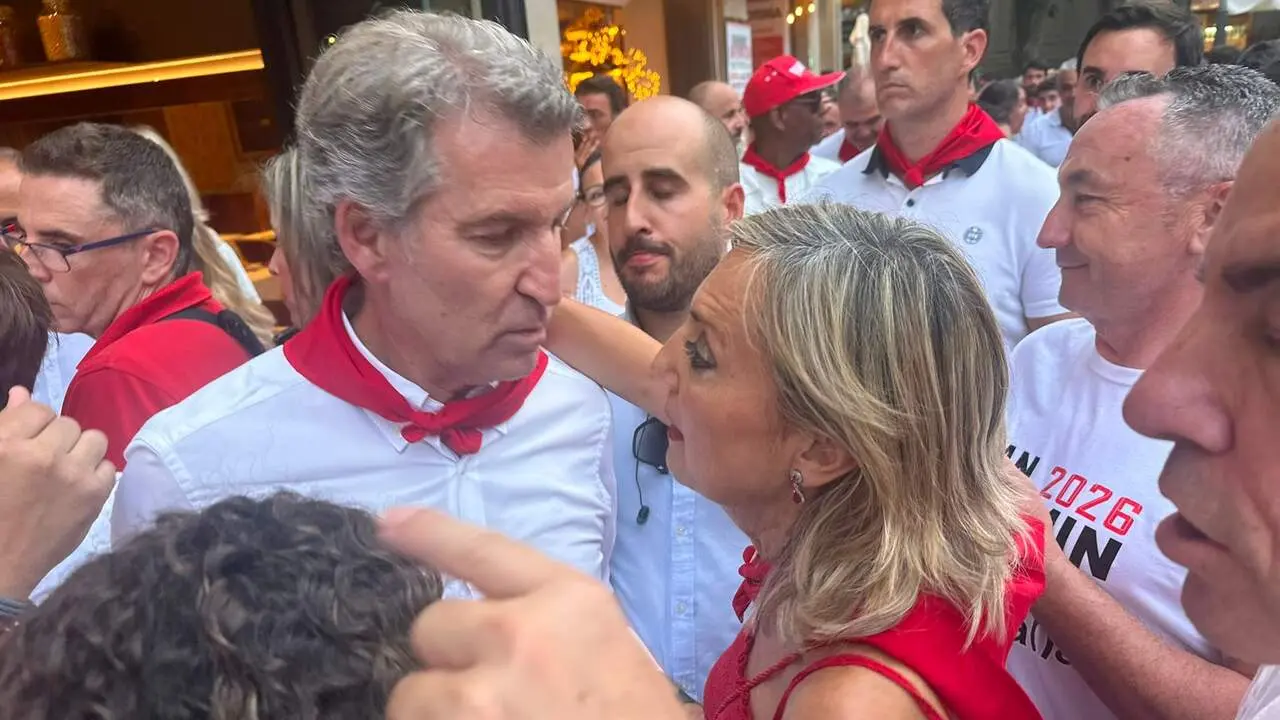 Alberto N&uacute;&ntilde;ez Feij&oacute;o, junto a dirigentes del PP de Navarra y de UPN, durante su visita a Pamplona en San Ferm&iacute;n. IGNACIO MURILLO