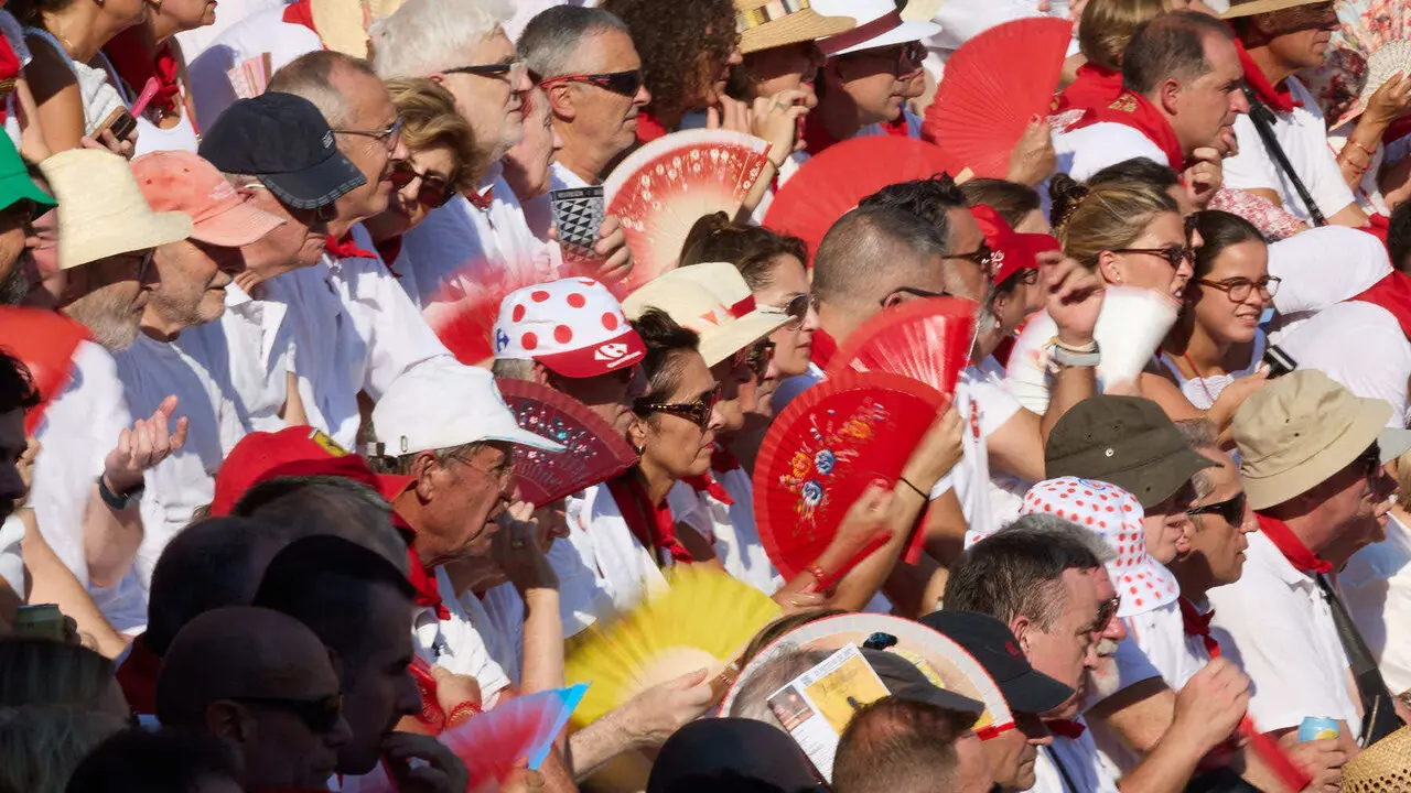 Los tendidos de la Plaza de Toros de Pamplona durante la primera corrida de la Feria del Toro de San Ferm&iacute;n 2026. I&Ntilde;IGO ALZUGARAY