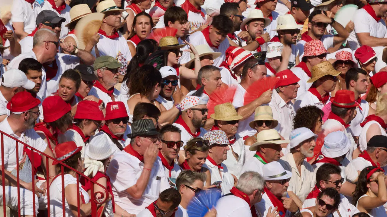 Los tendidos de la Plaza de Toros de Pamplona durante la primera corrida de la Feria del Toro de San Ferm&iacute;n 2026. I&Ntilde;IGO ALZUGARAY