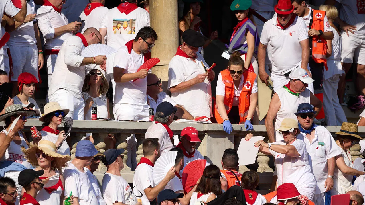 Los tendidos de la Plaza de Toros de Pamplona durante la primera corrida de la Feria del Toro de San Ferm&iacute;n 2026. I&Ntilde;IGO ALZUGARAY