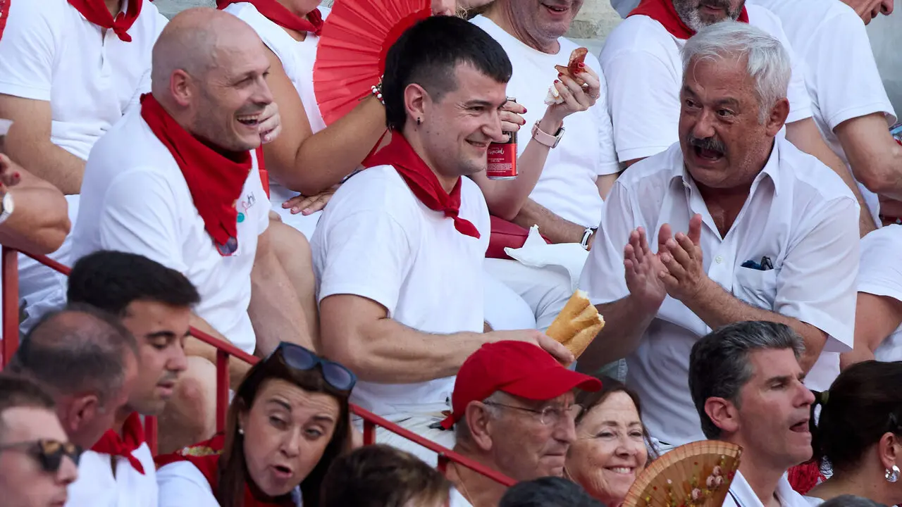 Los tendidos de la Plaza de Toros de Pamplona durante la primera corrida de la Feria del Toro de San Ferm&iacute;n 2026. I&Ntilde;IGO ALZUGARAY