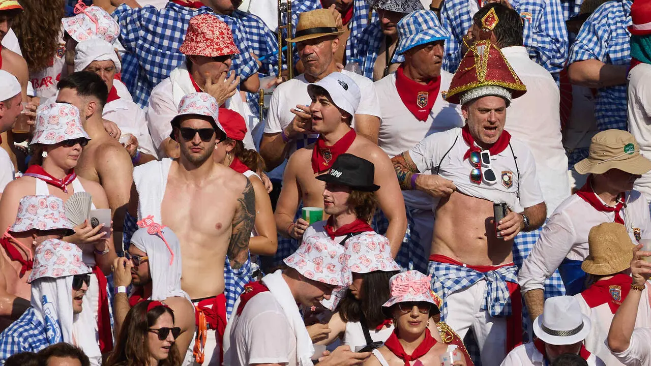 Los tendidos de la Plaza de Toros de Pamplona durante la primera corrida de la Feria del Toro de San Ferm&iacute;n 2026. I&Ntilde;IGO ALZUGARAY