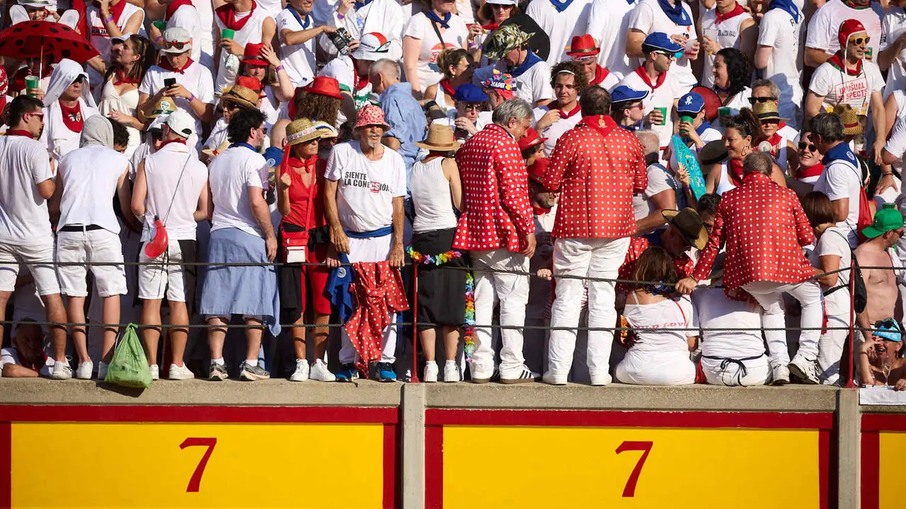 Los tendidos de la Plaza de Toros de Pamplona durante la primera corrida de la Feria del Toro de San Ferm&iacute;n 2026. I&Ntilde;IGO ALZUGARAY