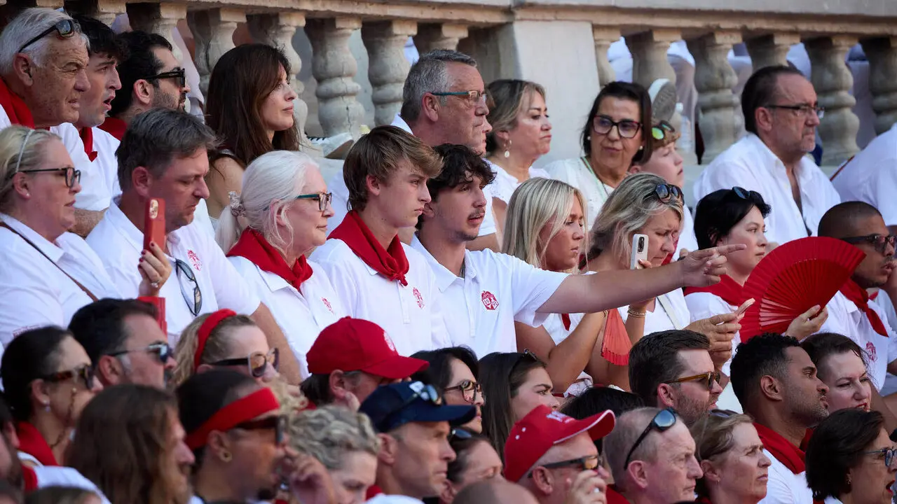 Los tendidos de la Plaza de Toros de Pamplona durante la primera corrida de la Feria del Toro de San Ferm&iacute;n 2026. I&Ntilde;IGO ALZUGARAY