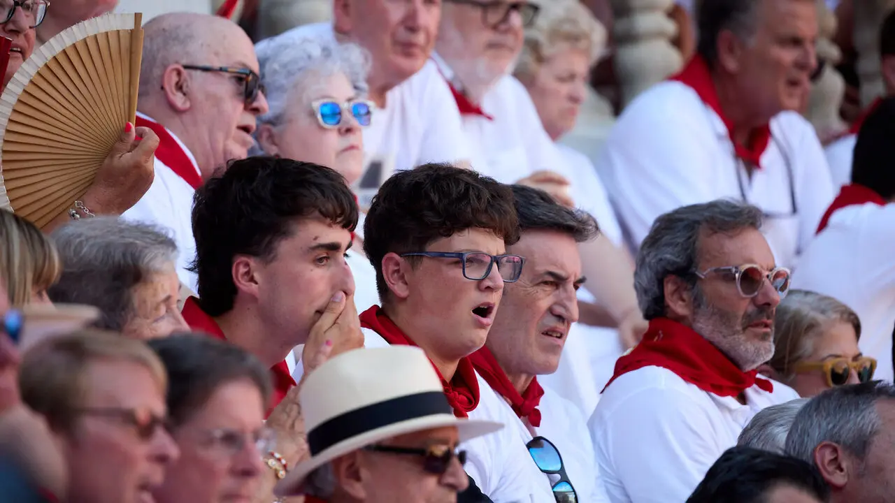 Los tendidos de la Plaza de Toros de Pamplona durante la primera corrida de la Feria del Toro de San Ferm&iacute;n 2026. I&Ntilde;IGO ALZUGARAY