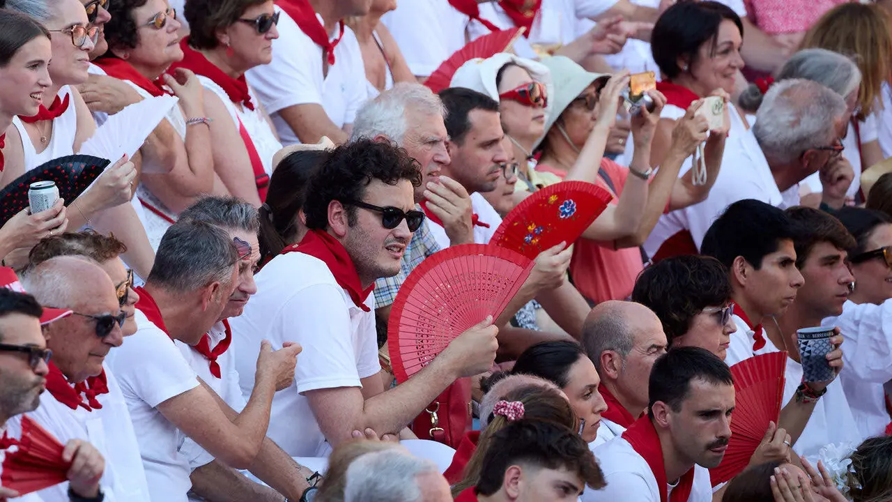 Los tendidos de la Plaza de Toros de Pamplona durante la primera corrida de la Feria del Toro de San Ferm&iacute;n 2026. I&Ntilde;IGO ALZUGARAY