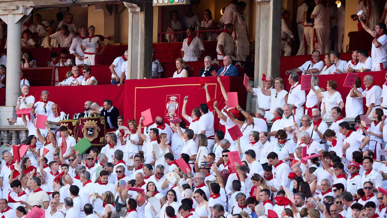 Los tendidos de la Plaza de Toros de Pamplona durante la primera corrida de la Feria del Toro de San Ferm&iacute;n 2026. I&Ntilde;IGO ALZUGARAY