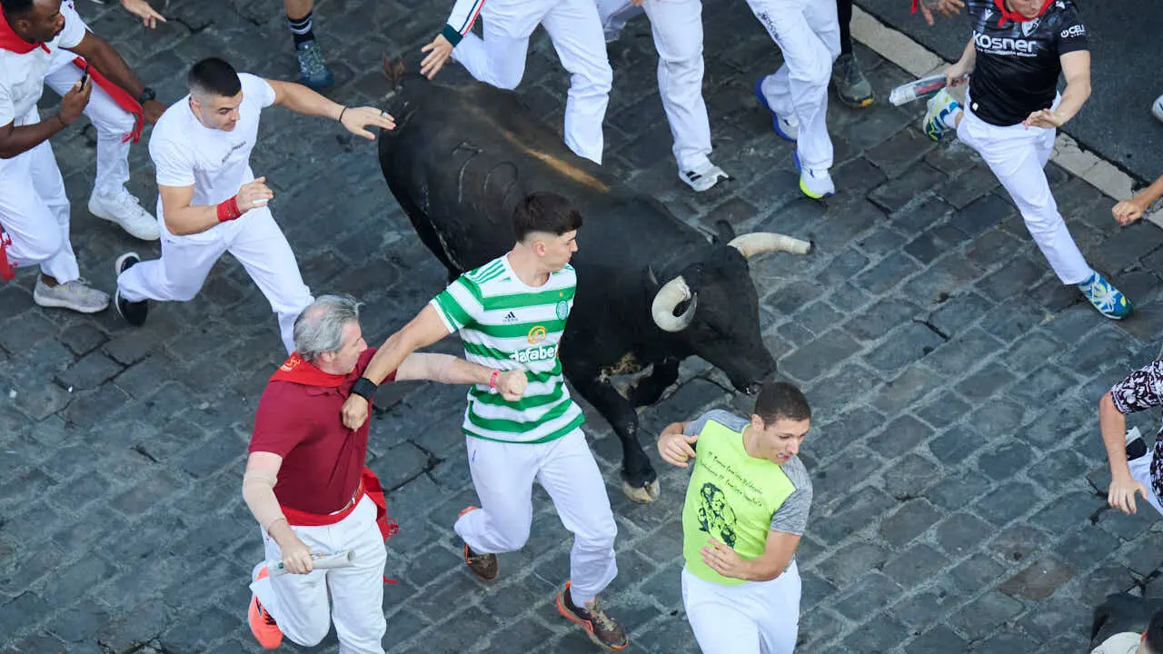 Segundo encierro de San Ferm&iacute;n 2026 con toros de Cebada Gago en Telef&oacute;nica. PABLO LASAOSA