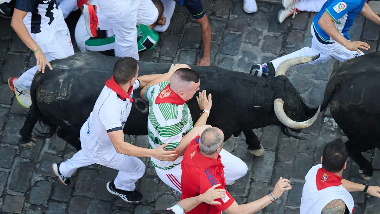 Segundo encierro de San Ferm&iacute;n 2026 con toros de Cebada Gago en Telef&oacute;nica. PABLO LASAOSA